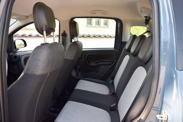 PANDA CITY CROSS PLUS HYBRID 1.0 BSG 70 CV BV6 / 1ere MAIN 12