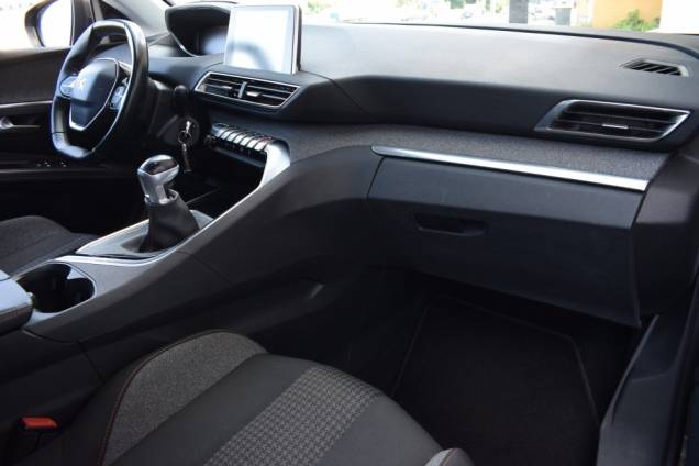 PEUGEOT 3008 1.6 HDI 120 CV  19