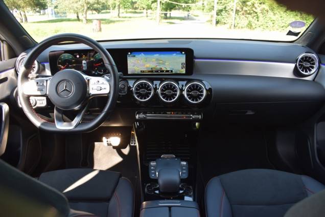 MERCEDES BENZ CLASSE A 200 AMG LINE 163 CV 5 PORTES / PACK AMG / 24900 KMS 8