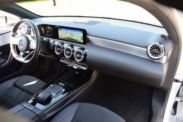 MERCEDES BENZ CLASSE A 200 AMG LINE 163 CV 5 PORTES / PACK AMG / 24900 KMS 9