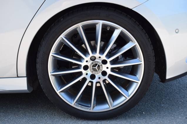 MERCEDES BENZ CLASSE A 200 AMG LINE 163 CV 5 PORTES / PACK AMG / 24900 KMS 12