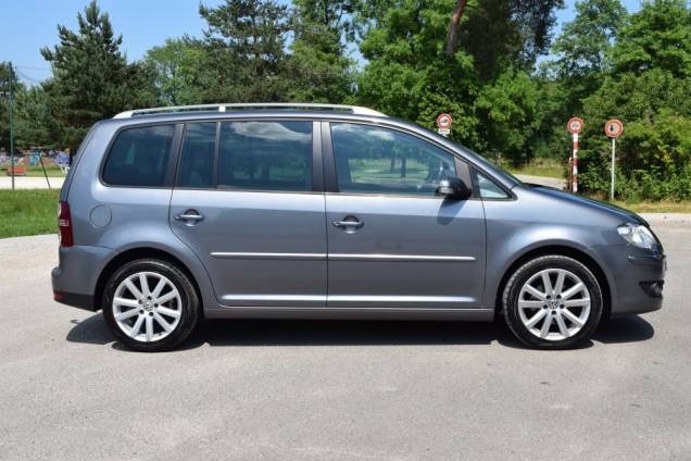 VOLKSWAGEN TOURAN HIGHLINE 7 PLACES 2.0 TDI DSG 6 140 CV / ORIGINE FRANCE / 2eme MAIN  / ATTELAGE  7
