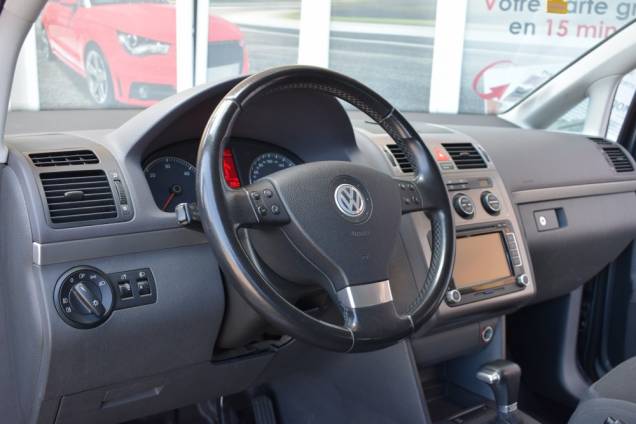 VOLKSWAGEN TOURAN HIGHLINE 7 PLACES 2.0 TDI DSG 6 140 CV / ORIGINE FRANCE / 2eme MAIN  / ATTELAGE  9