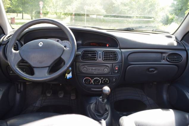 RENAULT MEGANE CABRIOLET PRIVILEGE 2.0 16v 140 CV 9