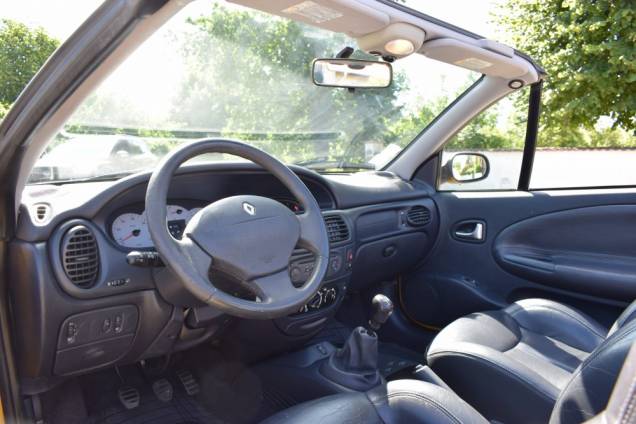 RENAULT MEGANE CABRIOLET PRIVILEGE 2.0 16v 140 CV 10