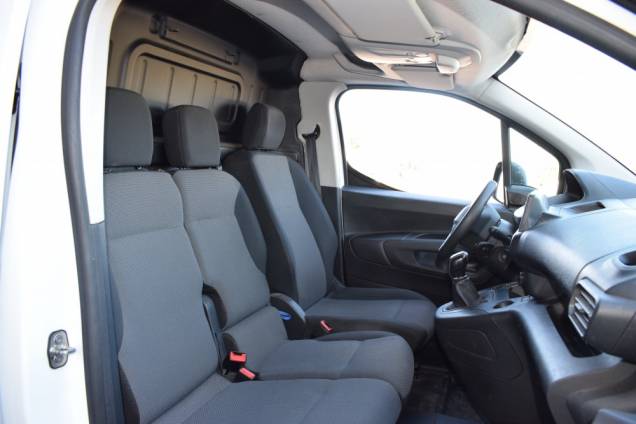 PEUGEOT PARTNER UTILITAIRE FOURGON 1.6 HDI 3 PLACES / CROCHET D ATTELAGE 10