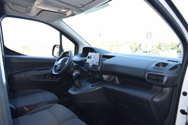 PEUGEOT PARTNER UTILITAIRE FOURGON 1.6 HDI 3 PLACES / CROCHET D ATTELAGE 11