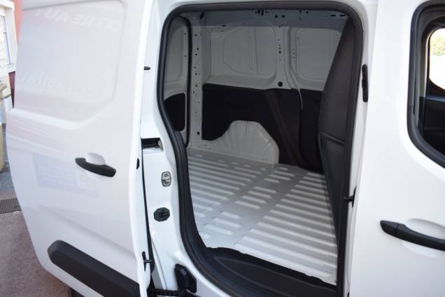 PEUGEOT PARTNER UTILITAIRE FOURGON 1.6 HDI 3 PLACES / CROCHET D ATTELAGE 12