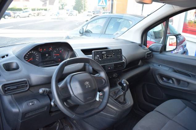PEUGEOT PARTNER UTILITAIRE FOURGON 1.6 HDI 3 PLACES / CROCHET D ATTELAGE 9