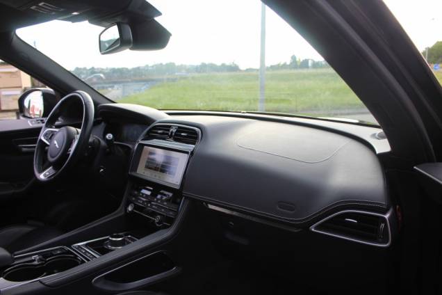 JAGUAR F-PACE R-SPORT 3.0D 300 CV 4X4 BVA / TOIT OUVRANT PANORAMIQUE 10