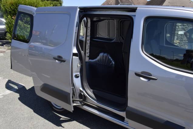 CITROEN BERLINGO VAN FOURGON TAILLE M 650 KG BLUEHDI 130 CV EAT8 12