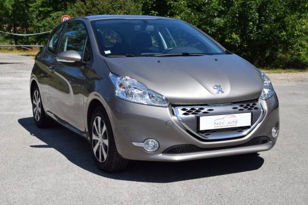 PEUGEOT 208 1.4 HDI 70 CV BOITE AUTOMATIQUE / CROCHET D'ATTELAGE / 65900 KMS 2