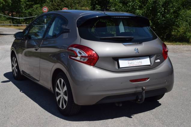 PEUGEOT 208 1.4 HDI 70 CV BOITE AUTOMATIQUE / CROCHET D'ATTELAGE / 65900 KMS 3