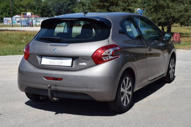 PEUGEOT 208 1.4 HDI 70 CV BOITE AUTOMATIQUE / CROCHET D'ATTELAGE / 65900 KMS 4