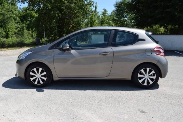 PEUGEOT 208 1.4 HDI 70 CV BOITE AUTOMATIQUE / CROCHET D'ATTELAGE / 65900 KMS 7