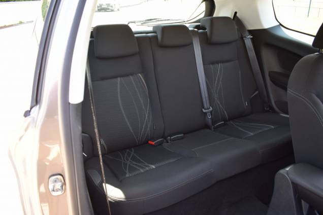 PEUGEOT 208 1.4 HDI 70 CV BOITE AUTOMATIQUE / CROCHET D'ATTELAGE / 65900 KMS 14