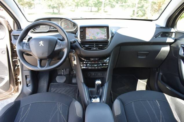 PEUGEOT 208 1.4 HDI 70 CV BOITE AUTOMATIQUE / CROCHET D'ATTELAGE / 65900 KMS 16