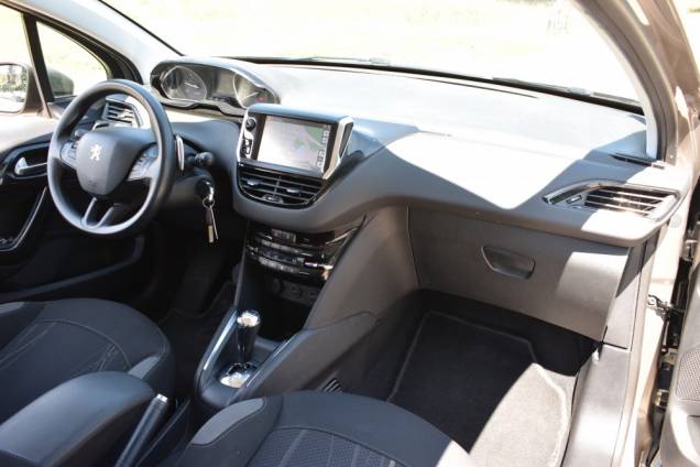 PEUGEOT 208 1.4 HDI 70 CV BOITE AUTOMATIQUE / CROCHET D'ATTELAGE / 65900 KMS 17