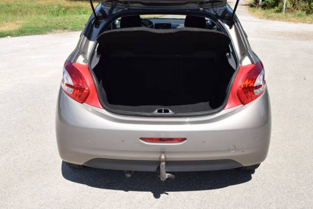 PEUGEOT 208 1.4 HDI 70 CV BOITE AUTOMATIQUE / CROCHET D'ATTELAGE / 65900 KMS 18
