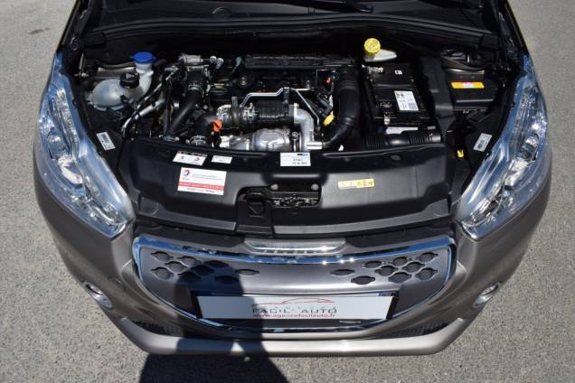 PEUGEOT 208 1.4 HDI 70 CV BOITE AUTOMATIQUE / CROCHET D'ATTELAGE / 65900 KMS 19