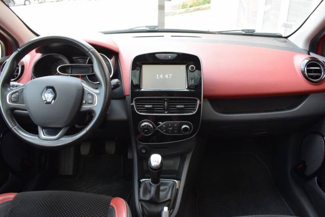RENAULT CLIO IV INTENS 90 CV / 59500 KMS / TOIT PANORAMIQUE /  SUIVI D'ENTRETIEN COMPLET RENAULT 17