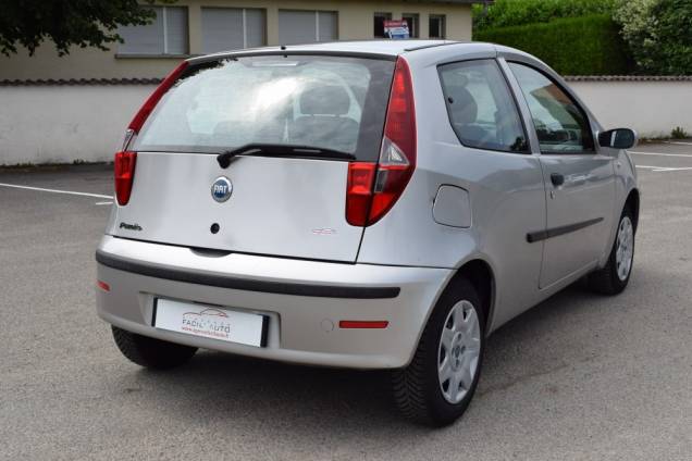 FIAT PUNTO 1.2 60 CV / 1ère MAIN / 19900 KMS / CLIMATISATION 3