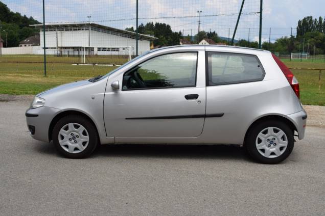 FIAT PUNTO 1.2 60 CV / 1ère MAIN / 19900 KMS / CLIMATISATION 7