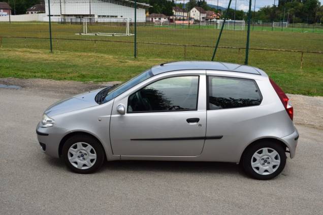 FIAT PUNTO 1.2 60 CV / 1ère MAIN / 19900 KMS / CLIMATISATION 8
