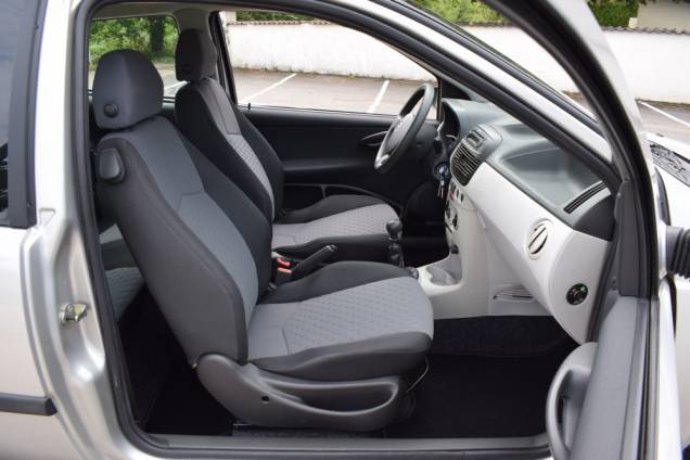 FIAT PUNTO 1.2 60 CV / 1ère MAIN / 19900 KMS / CLIMATISATION 12