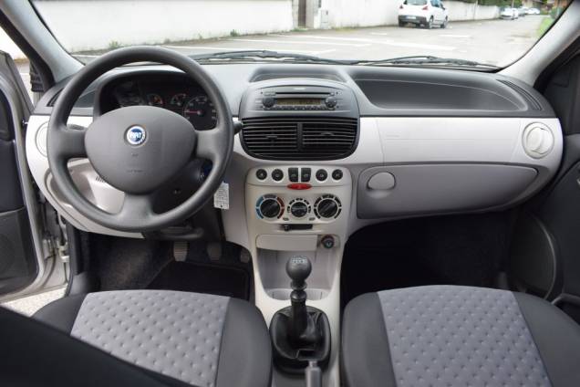 FIAT PUNTO 1.2 60 CV / 1ère MAIN / 19900 KMS / CLIMATISATION 15