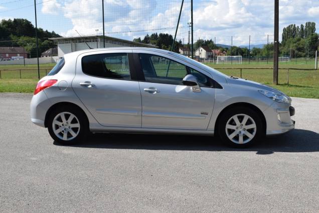 PEUGEOT 308 1.6 HDI 110 CV NAVTEQ 5 PORTES / 1ère MAIN / 75500 KMS 9