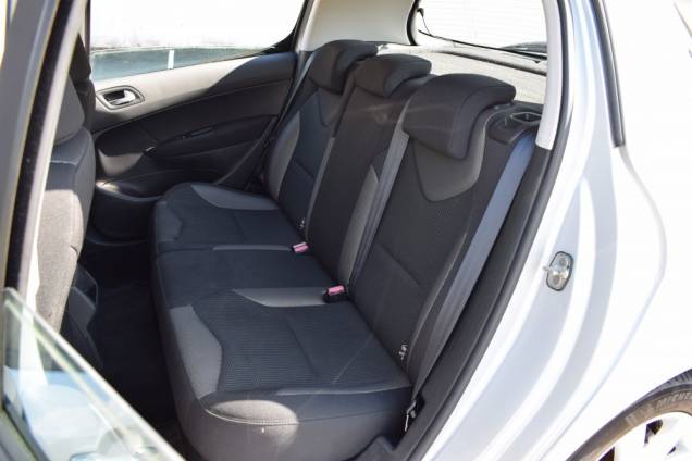 PEUGEOT 308 1.6 HDI 110 CV NAVTEQ 5 PORTES / 1ère MAIN / 75500 KMS 13