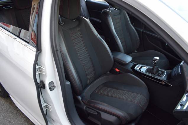PEUGEOT 308 GT LINE 1.6 HDI 120 CV / CARNET D'ENTRETIEN COMPLET 22