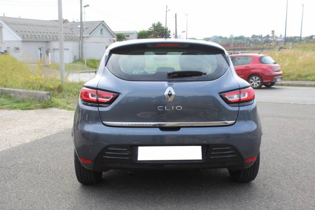 RENAULT CLIO INTENS 90 CV BVM5 / 1ER MAIN  8