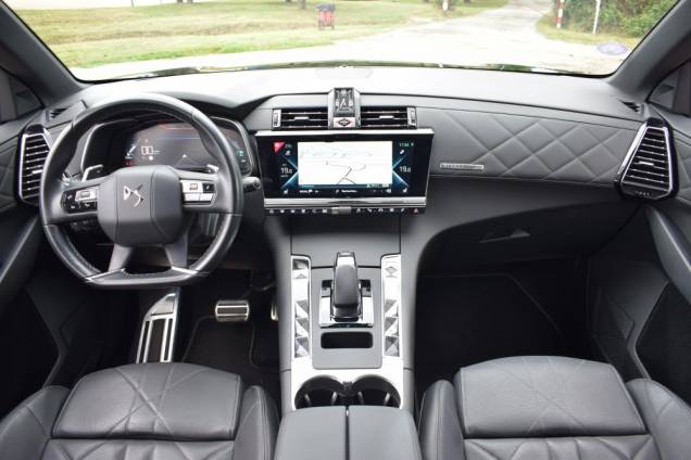 DS DS7 4X4 RIVOLI HYBRIDE 300 CV EAT 8 / 73000 KMS / 1ere MAIN / CARNET D'ENTRETIEN COMPLET 18