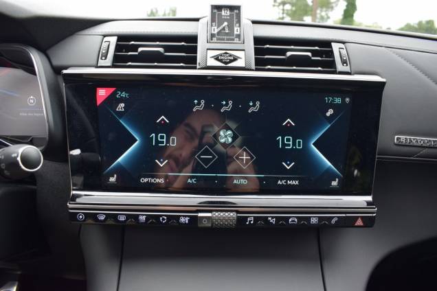 DS DS7 4X4 RIVOLI HYBRIDE 300 CV EAT 8 / 73000 KMS / 1ere MAIN / CARNET D'ENTRETIEN COMPLET 29