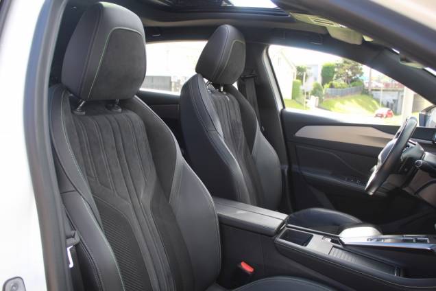PEUGEOT 308 GT PACK BLUEHDI 130 CV EAT8 / ORIGINE FRANCE / TOIT OUVRANT PANORAMIQUE 13