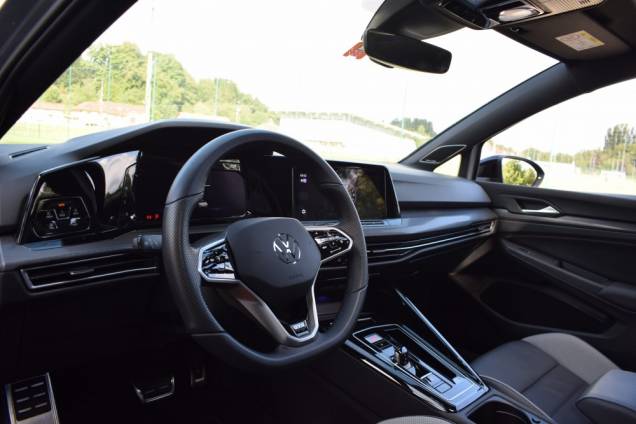 VOLKSWAGEN GOLF GTD 2.0 TDI 200 CV DSG7 / DCC / TOIT OUVRANT PANORAMIQUE 15