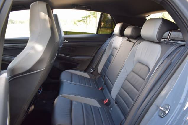 VOLKSWAGEN GOLF GTD 2.0 TDI 200 CV DSG7 / DCC / TOIT OUVRANT PANORAMIQUE 14