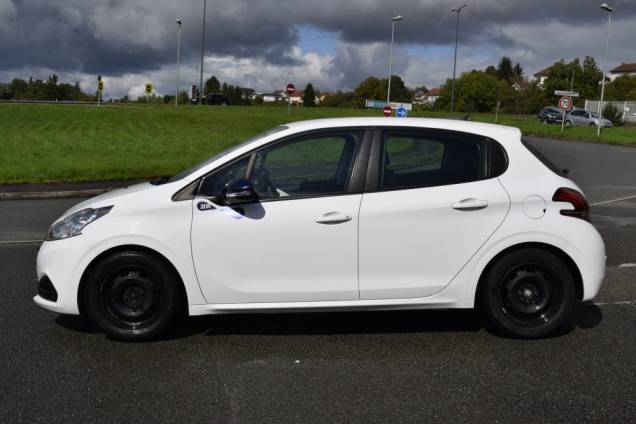 PEUGEOT 208 1.2 68 CV LIKE 3