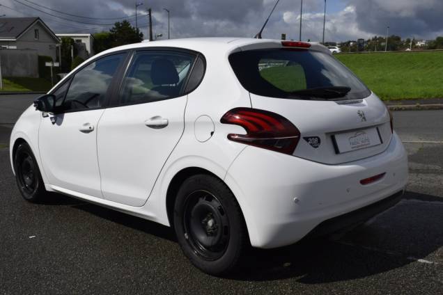 PEUGEOT 208 1.2 68 CV LIKE 4