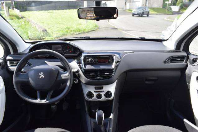 PEUGEOT 208 1.2 68 CV LIKE 13
