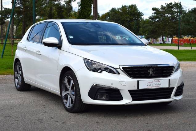 PEUGEOT 308 ALLURE 130 CV / 1ere MAIN / CARNET D' ENTRETIEN COMPLET 2