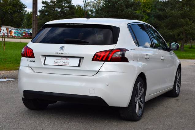 PEUGEOT 308 ALLURE 130 CV / 1ere MAIN / CARNET D' ENTRETIEN COMPLET 3