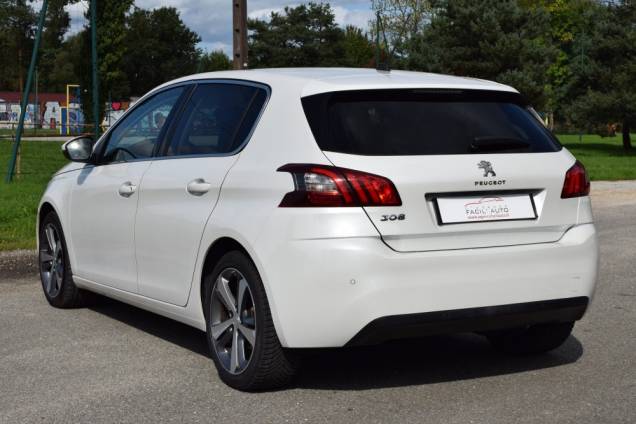 PEUGEOT 308 ALLURE 130 CV / 1ere MAIN / CARNET D' ENTRETIEN COMPLET 4