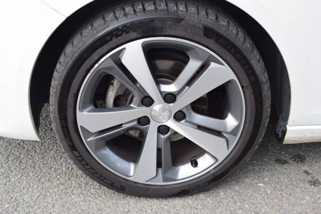PEUGEOT 308 ALLURE 130 CV / 1ere MAIN / CARNET D' ENTRETIEN COMPLET 9