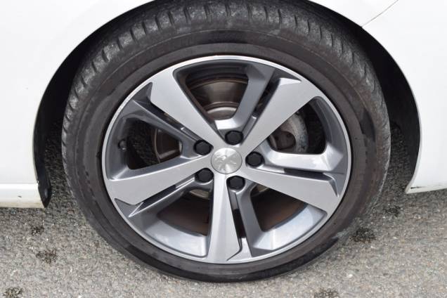 PEUGEOT 308 ALLURE 130 CV / 1ere MAIN / CARNET D' ENTRETIEN COMPLET 11