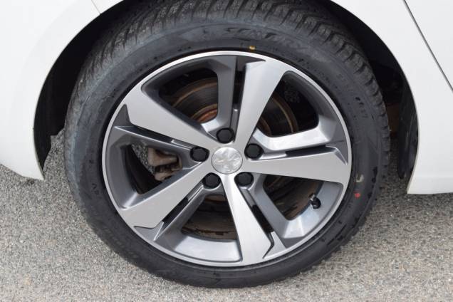 PEUGEOT 308 ALLURE 130 CV / 1ere MAIN / CARNET D' ENTRETIEN COMPLET 12