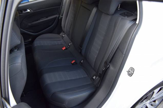 PEUGEOT 308 ALLURE 130 CV / 1ere MAIN / CARNET D' ENTRETIEN COMPLET 15