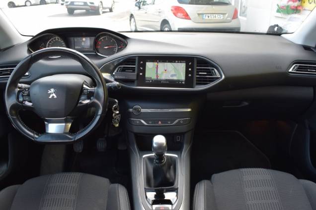 PEUGEOT 308 ALLURE 130 CV / 1ere MAIN / CARNET D' ENTRETIEN COMPLET 16